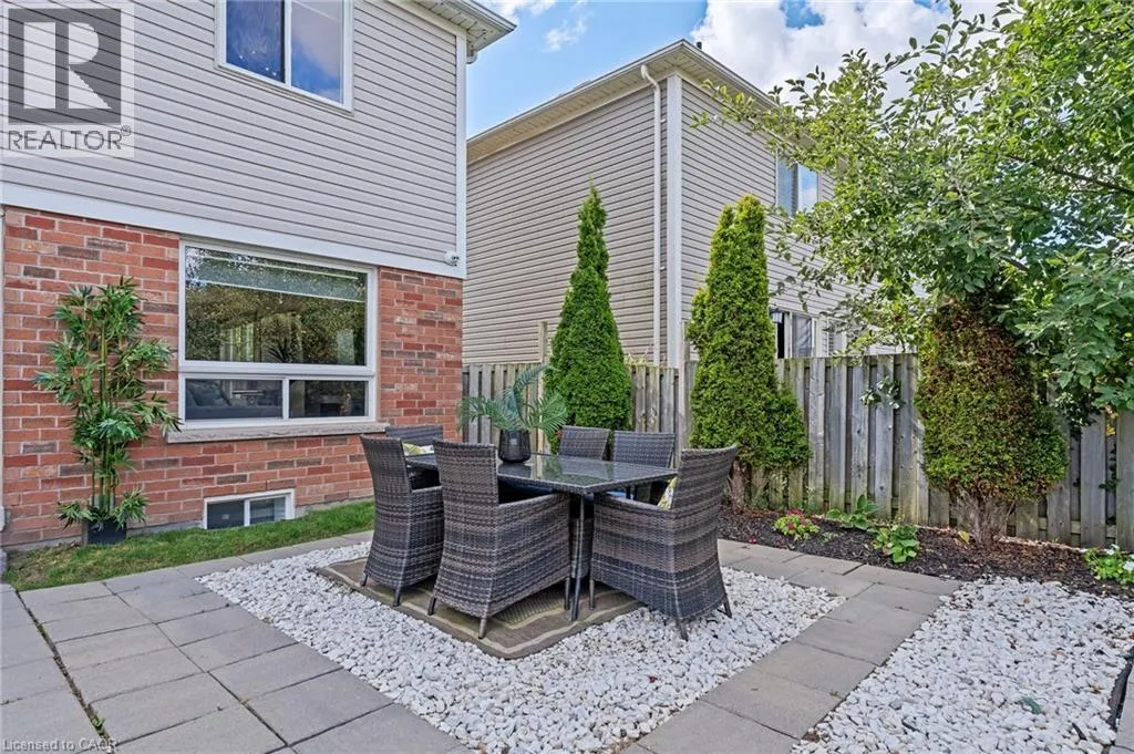 28 HOLLINRAKE Avenue