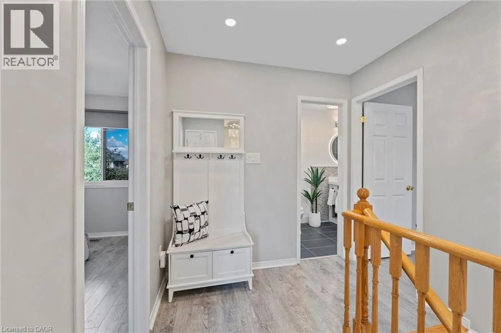 28 HOLLINRAKE Avenue