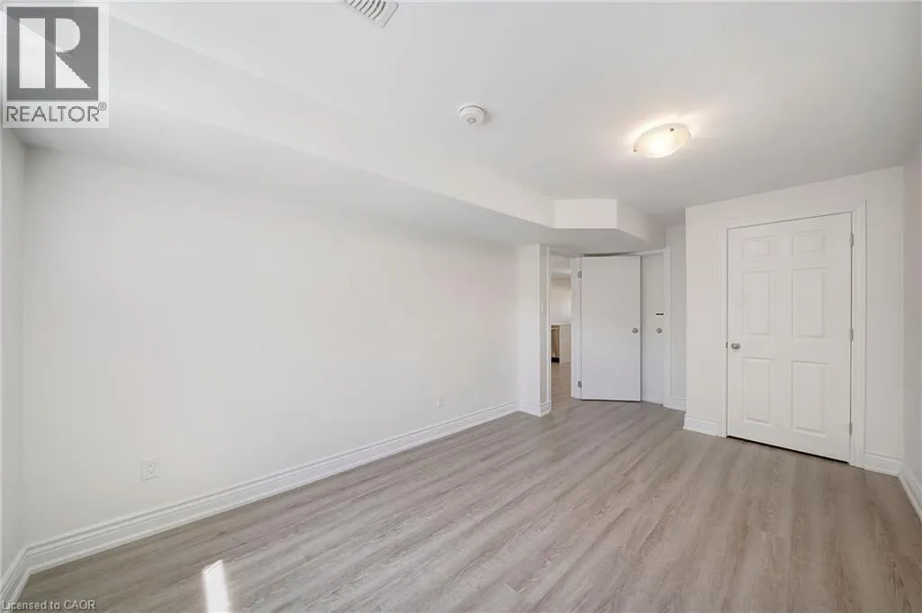 13 MEADOWBROOK Crescent