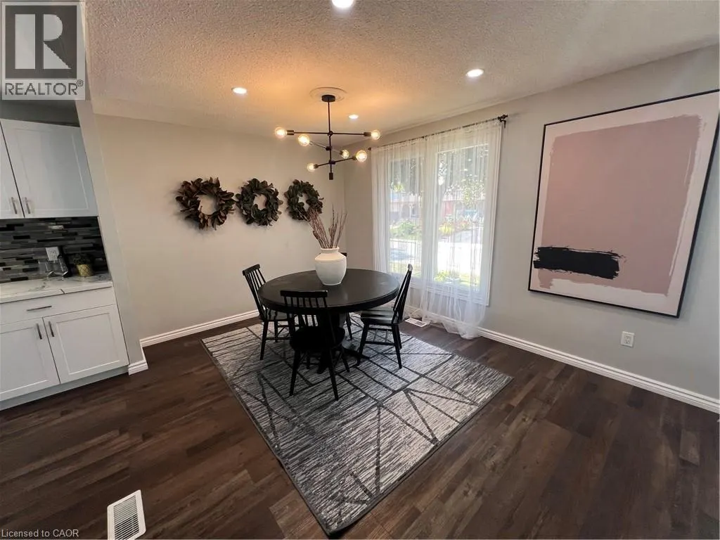 228 LAWNHURST Court