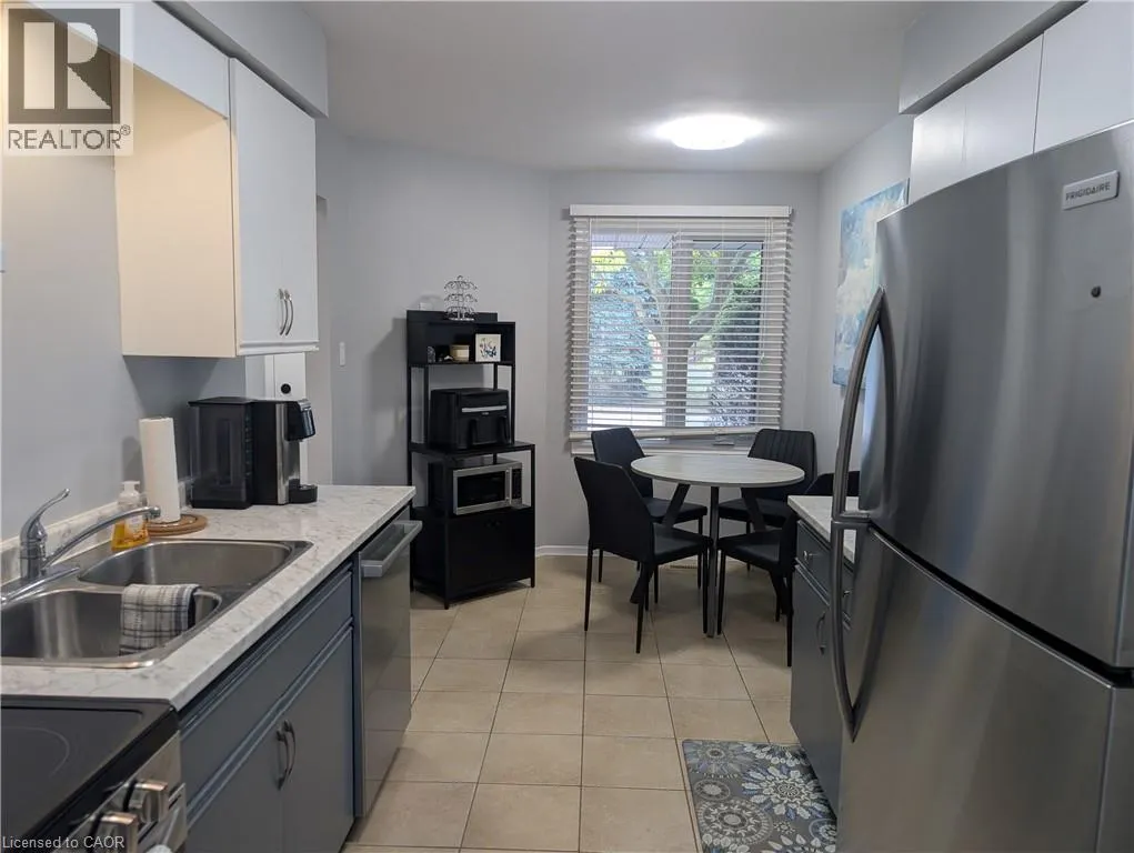 415 KINGSCOURT Drive Unit# 3, #3