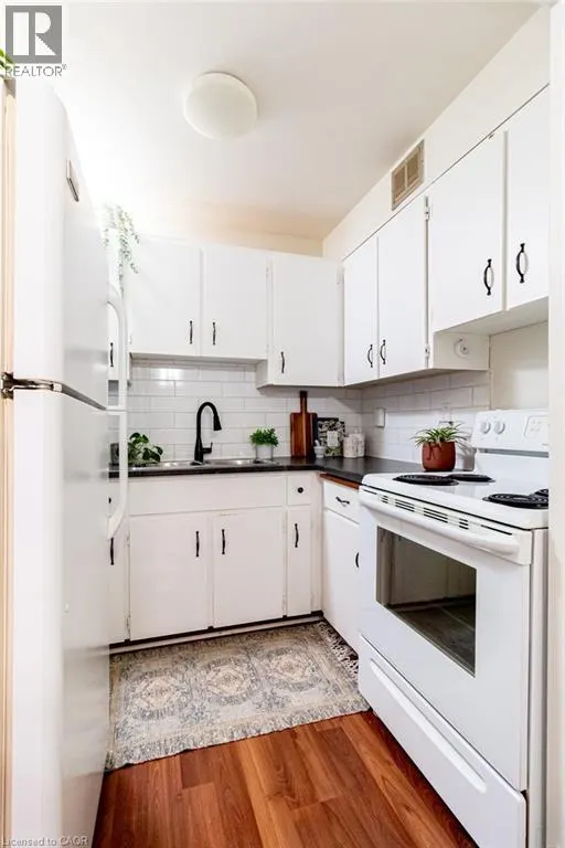 23 MAIN Street Unit# 205, #205