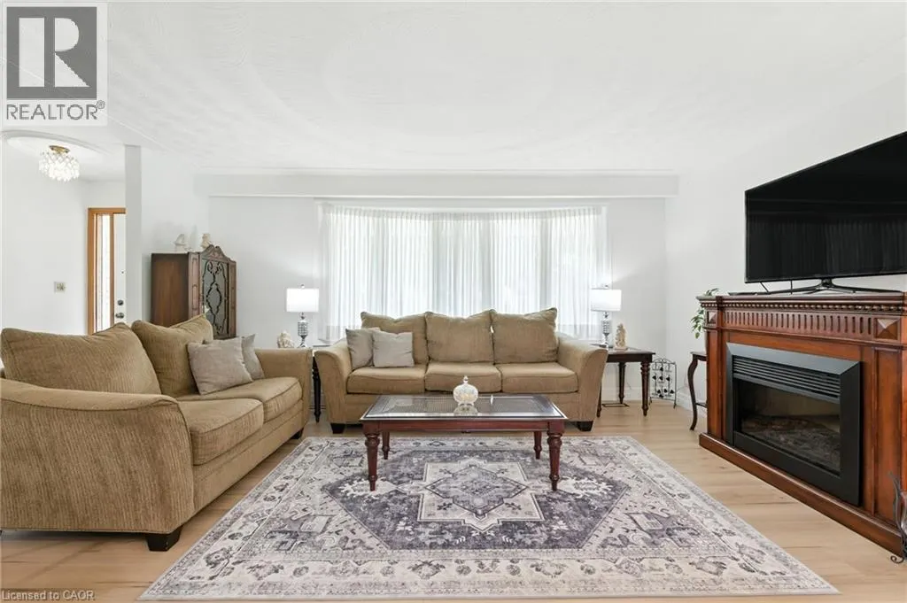 20 WOODSIDE Drive