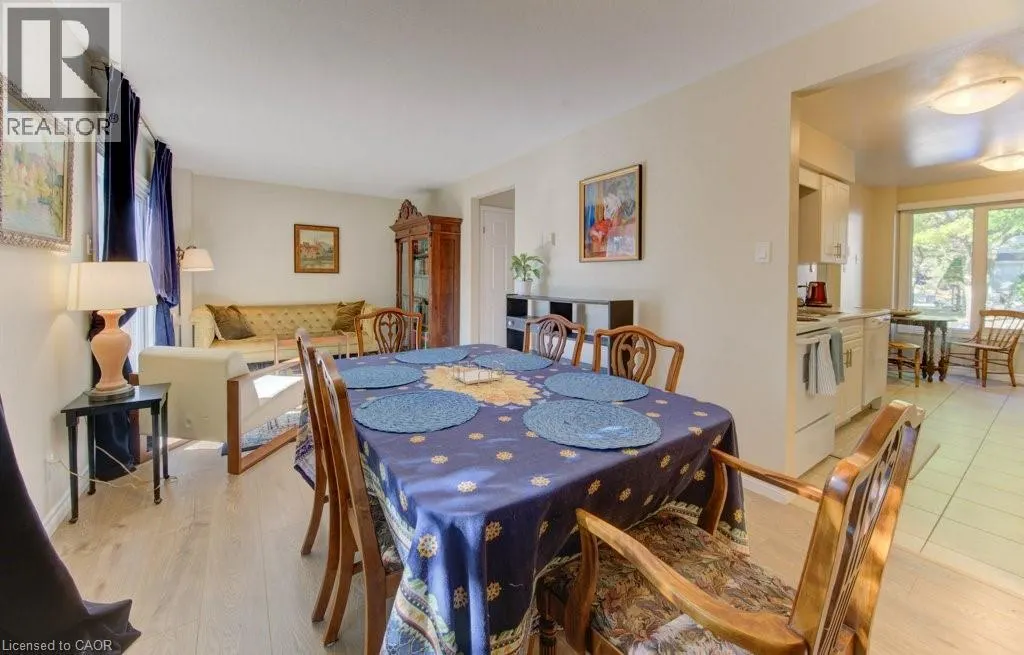 476 KINGSCOURT Drive Unit# 15, #15