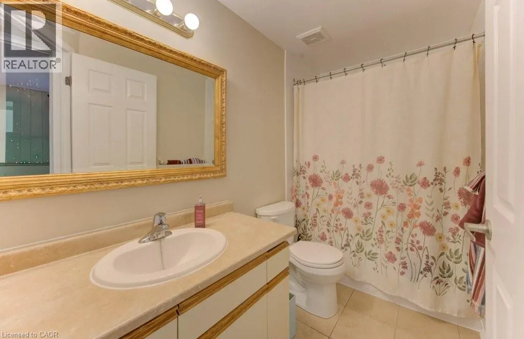 476 KINGSCOURT Drive Unit# 15, #15