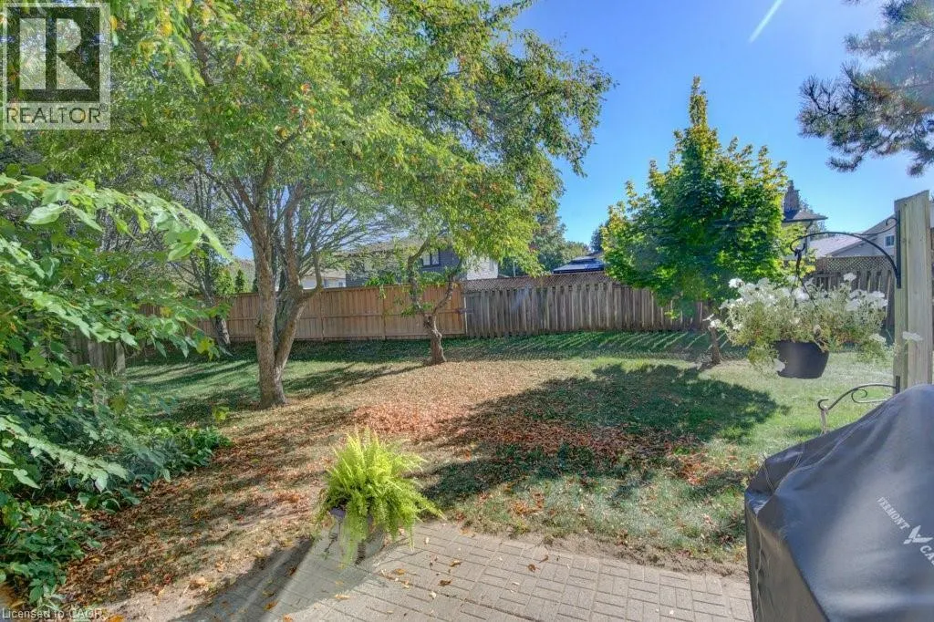 476 KINGSCOURT Drive Unit# 15, #15
