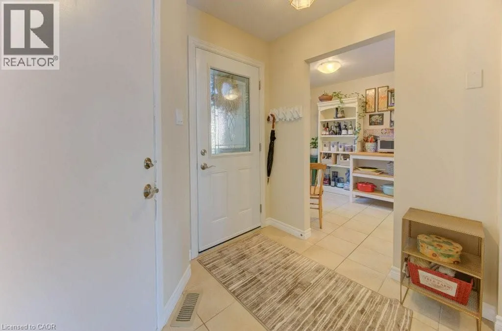 476 KINGSCOURT Drive Unit# 15, #15
