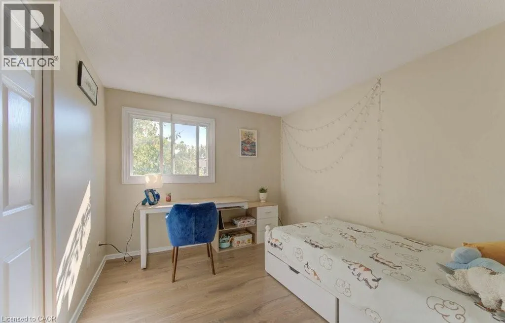 476 KINGSCOURT Drive Unit# 15, #15