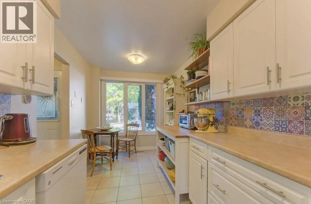 476 KINGSCOURT Drive Unit# 15, #15
