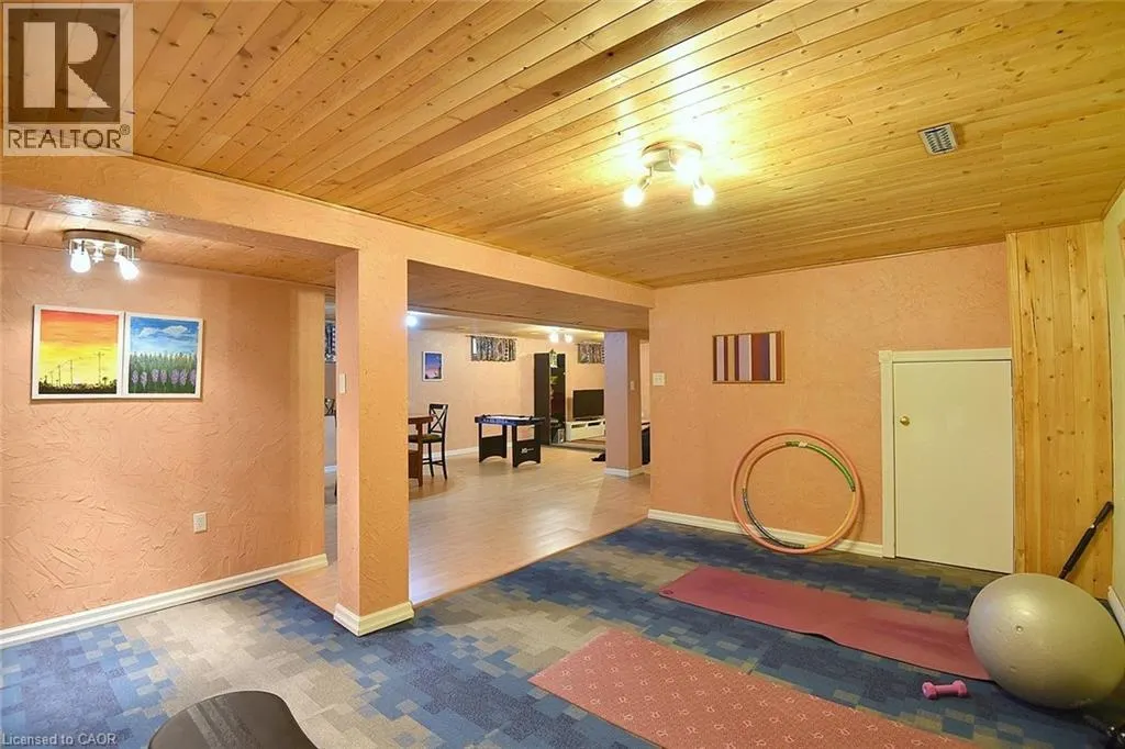 43 NISKA Drive