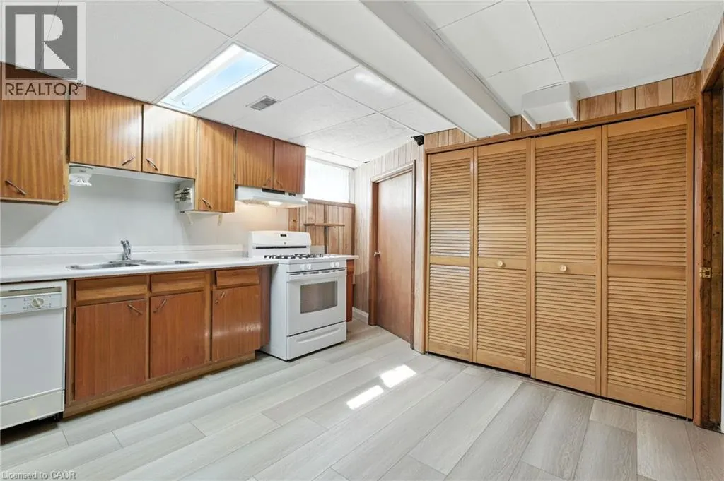 10 ROSE Crescent