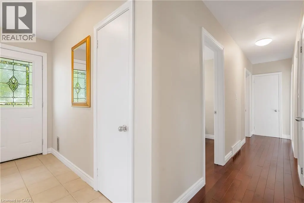 174 MUD Street W