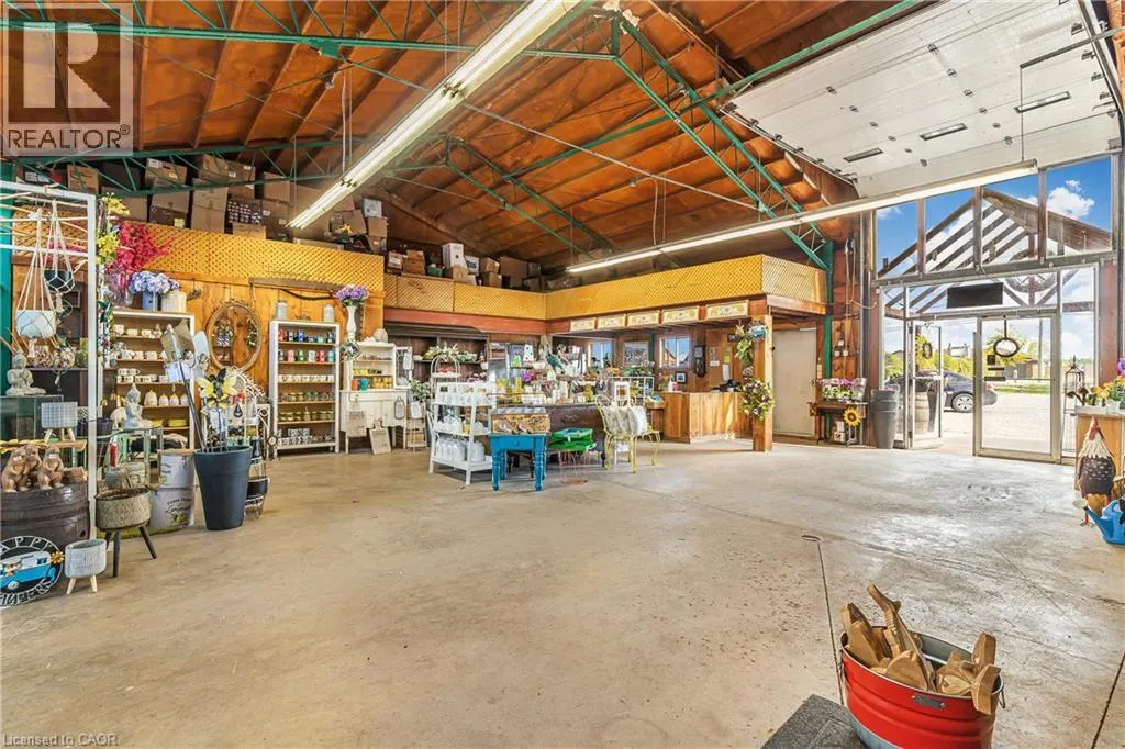 174 MUD Street W