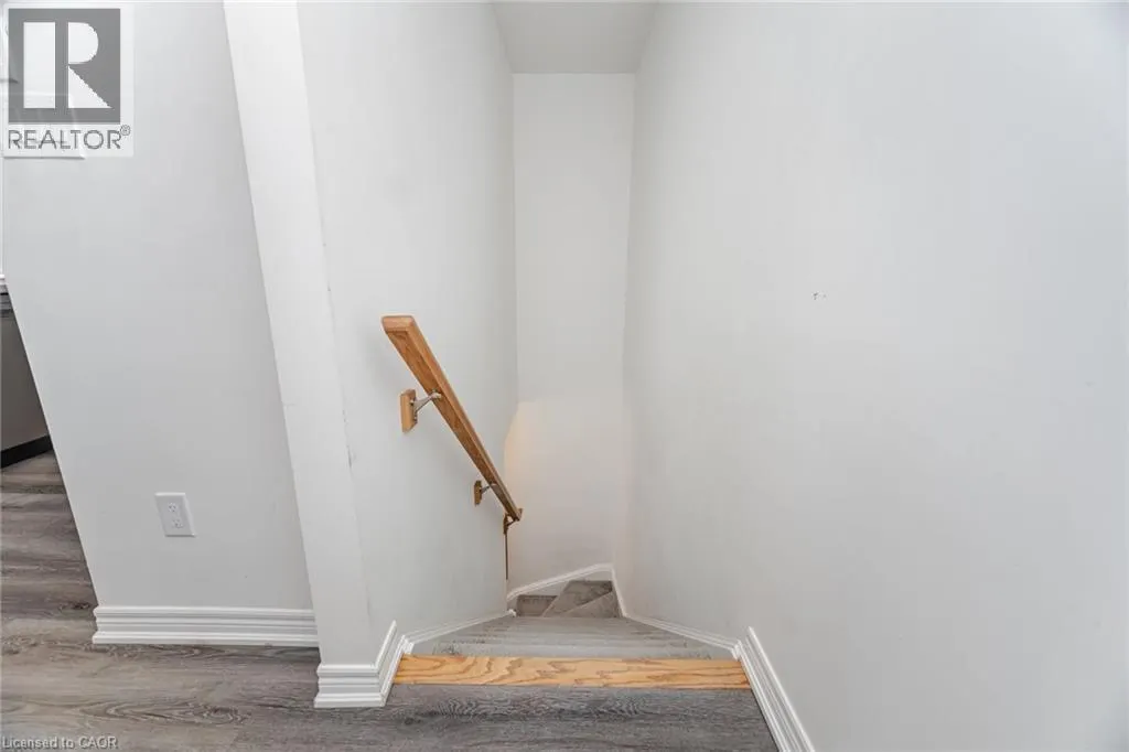 14 DRYDEN Lane