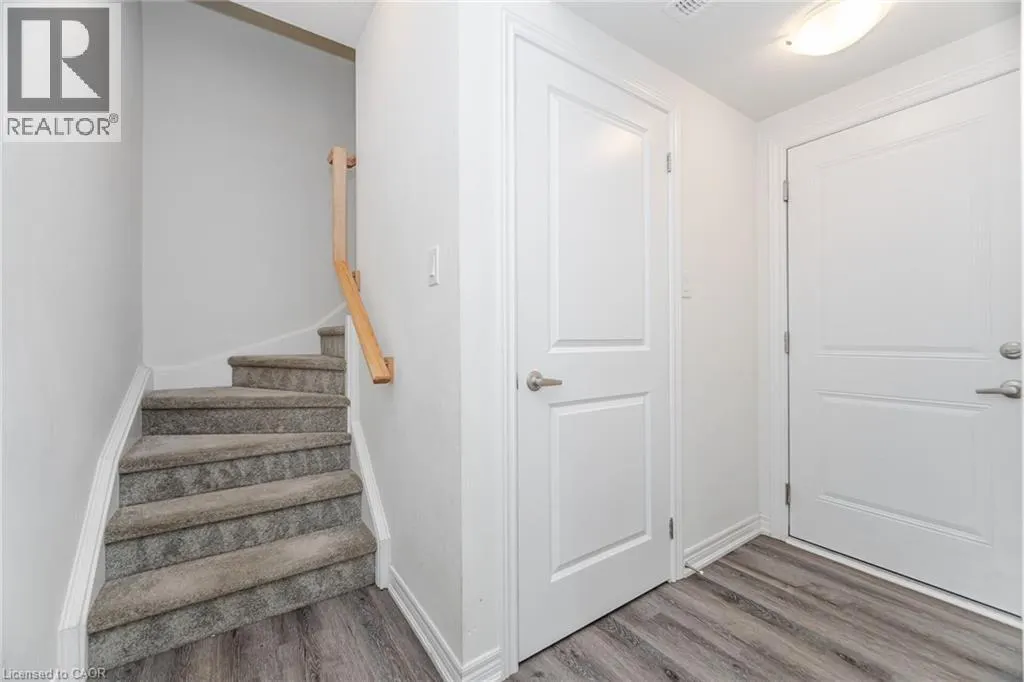 14 DRYDEN Lane