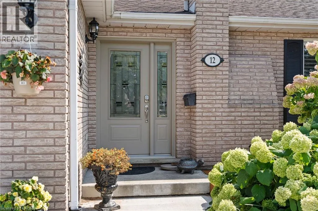 12 BRIARLEA CRES Crescent