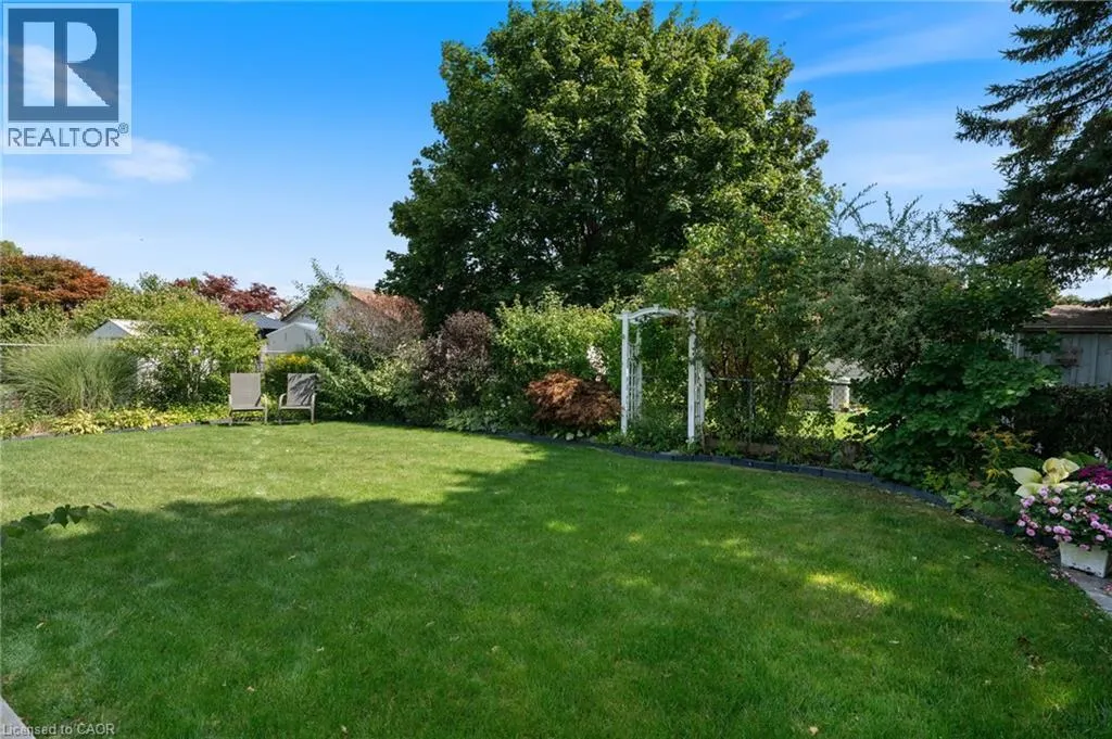 12 BRIARLEA CRES Crescent