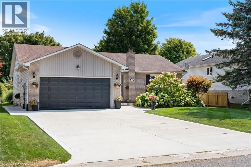 12 BRIARLEA CRES Crescent