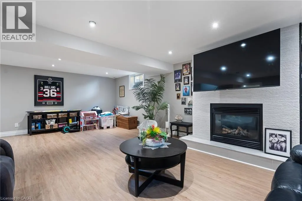 12 BRIARLEA CRES Crescent