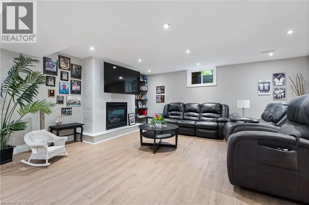 12 BRIARLEA CRES Crescent