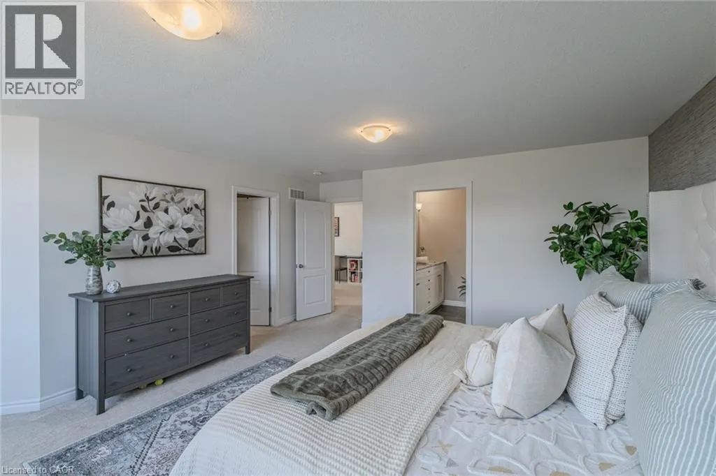 2 SEDGE AVE Avenue
