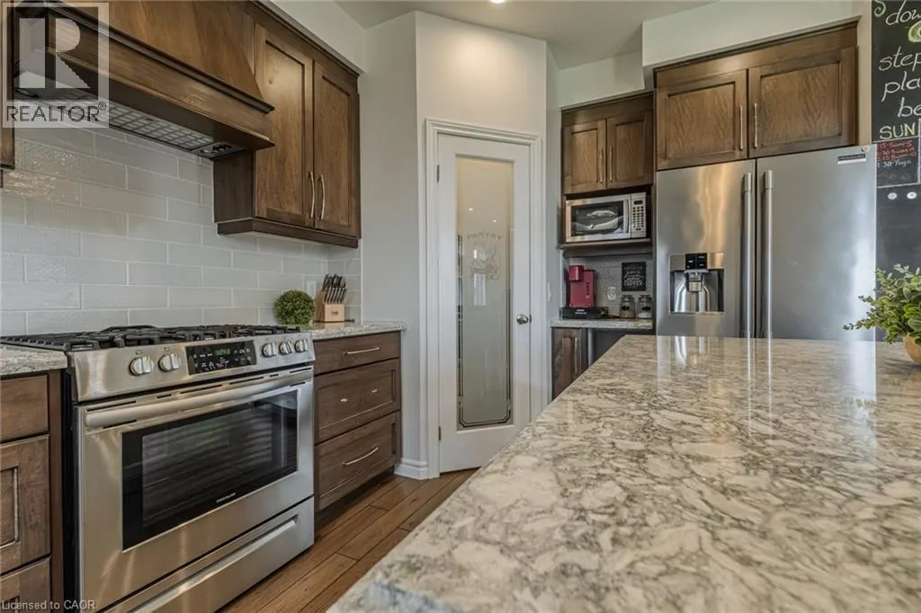 2 SEDGE AVE Avenue