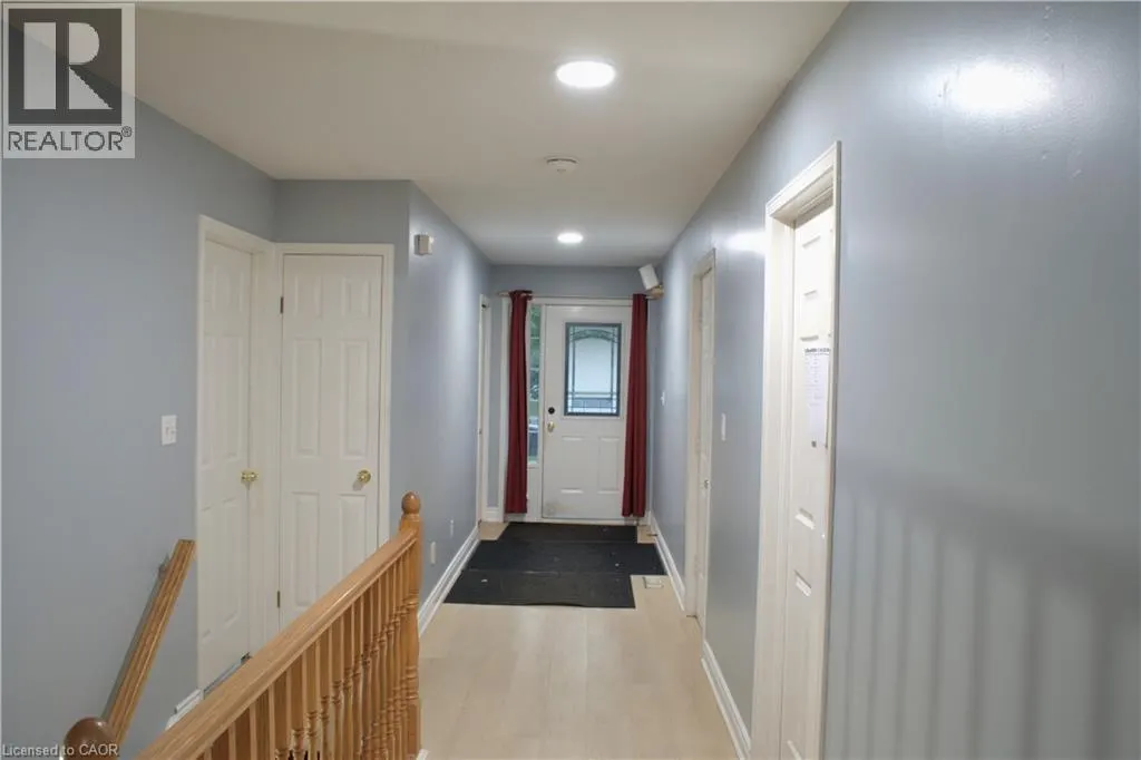 33 BANKSIDE Drive