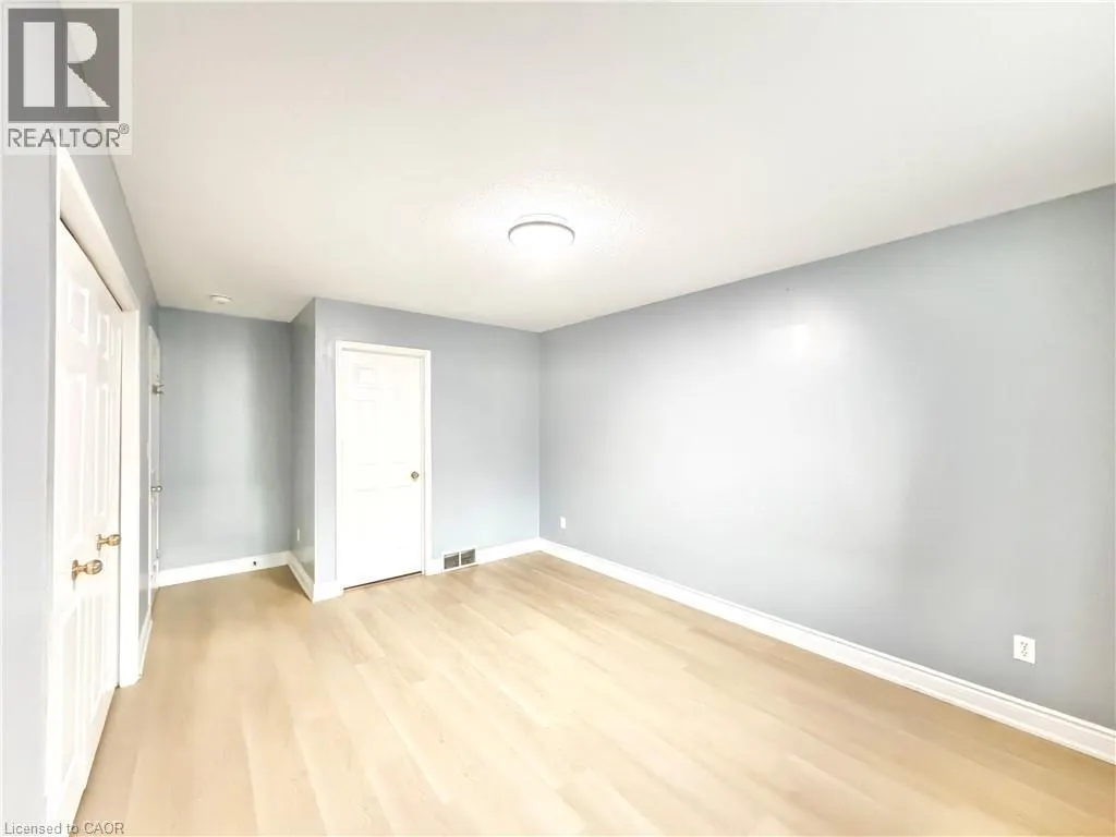 33 BANKSIDE Drive