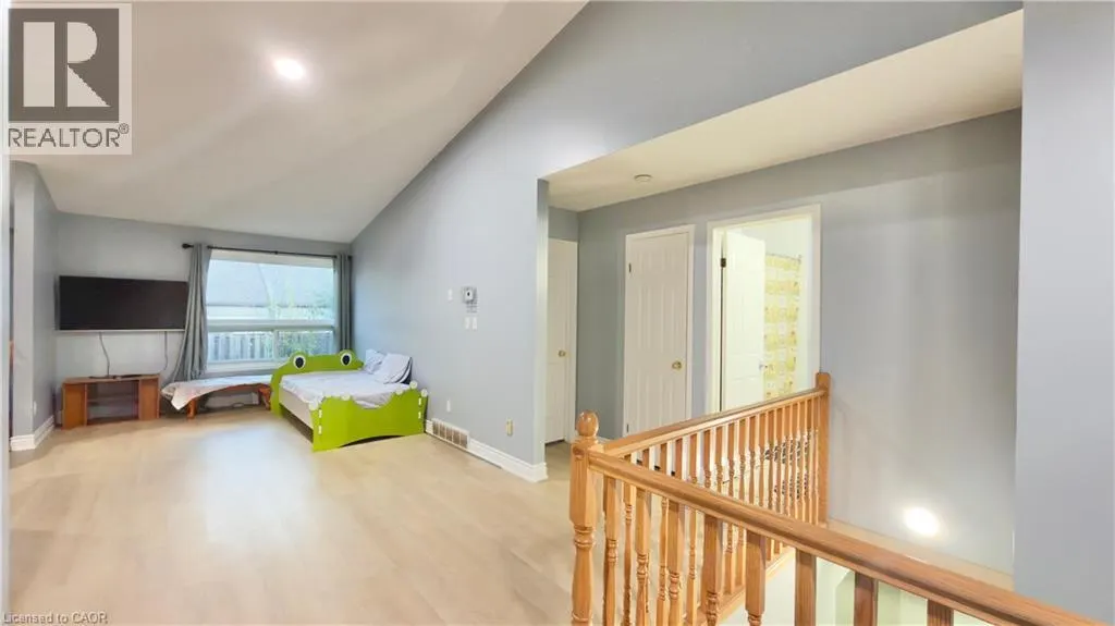 33 BANKSIDE Drive