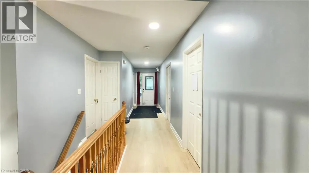 33 BANKSIDE Drive