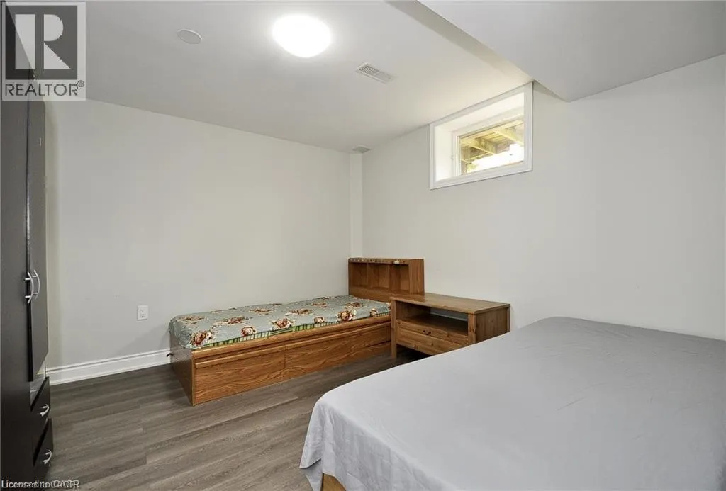 33 BANKSIDE Drive