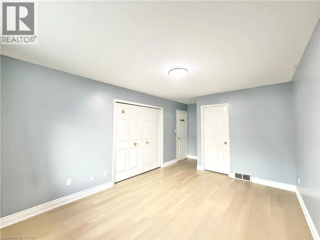33 BANKSIDE Drive