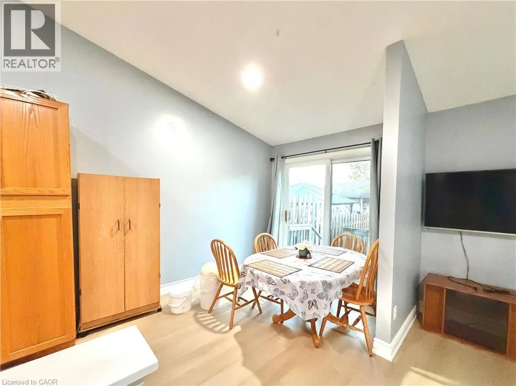 33 BANKSIDE Drive