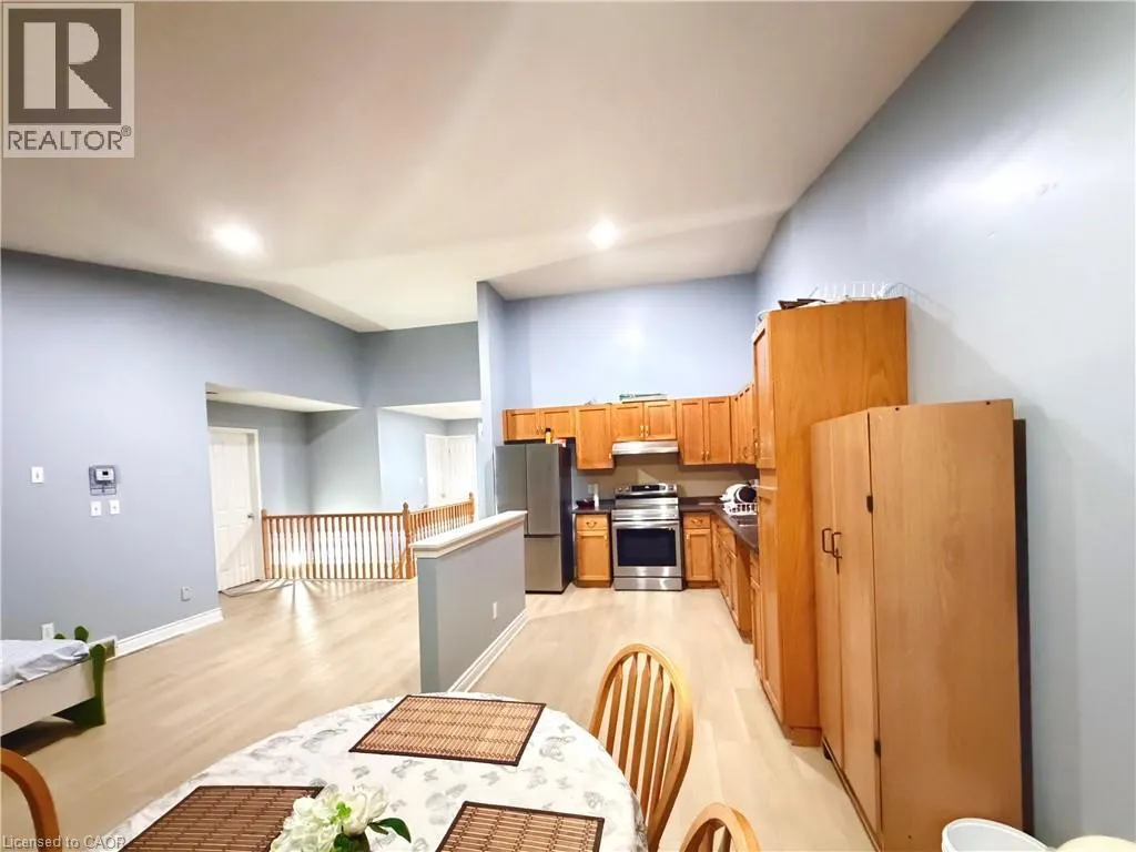 33 BANKSIDE Drive