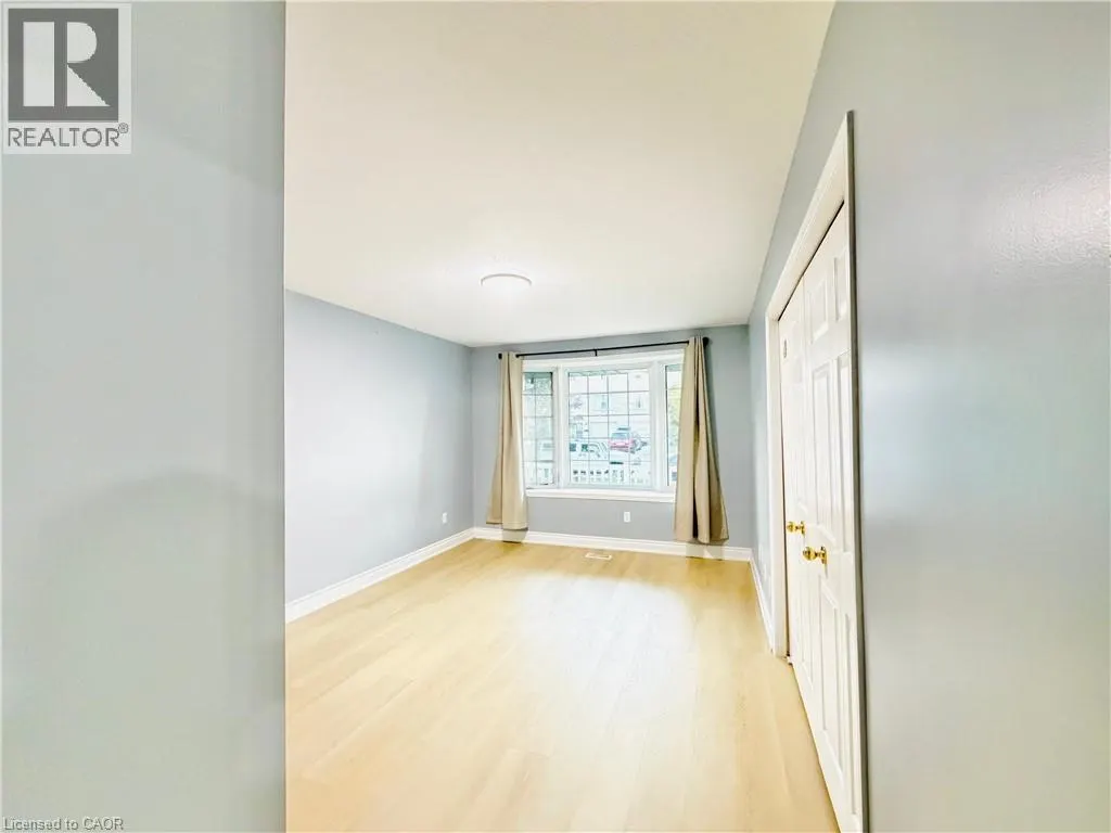33 BANKSIDE Drive
