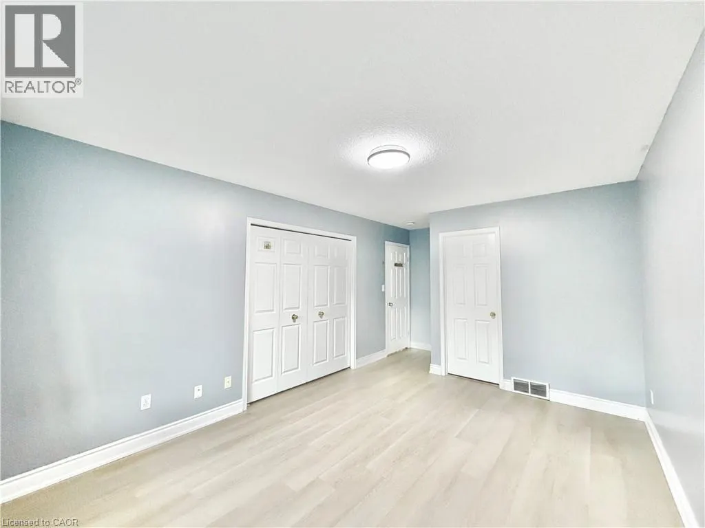 33 BANKSIDE Drive