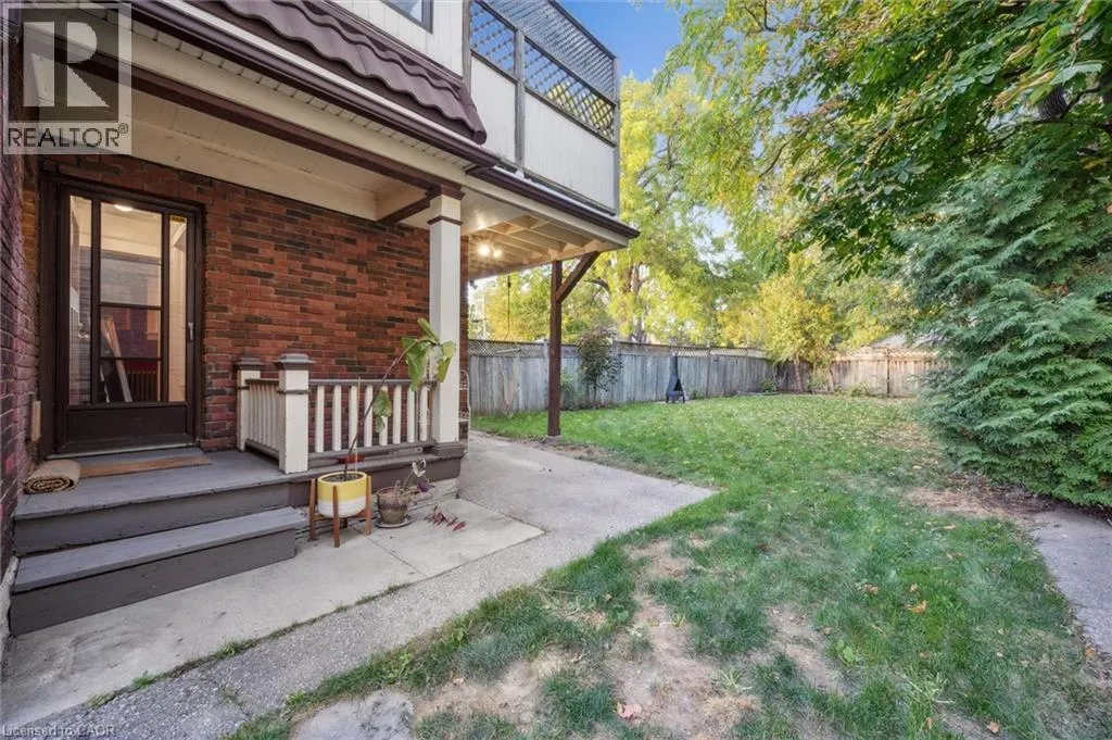 76 AHRENS Street W