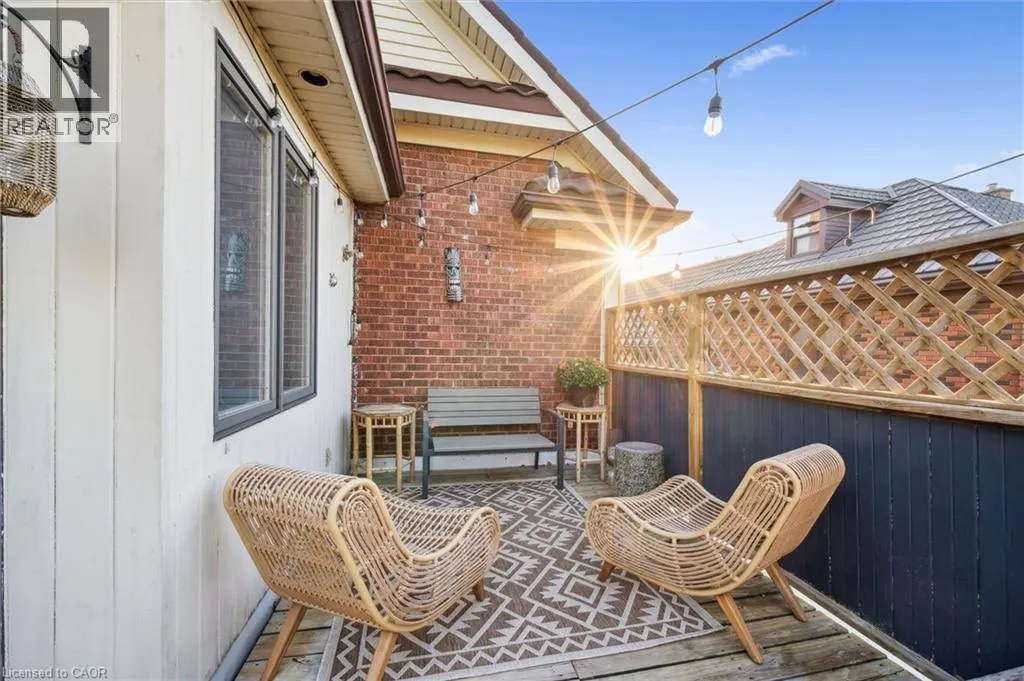 76 AHRENS Street W