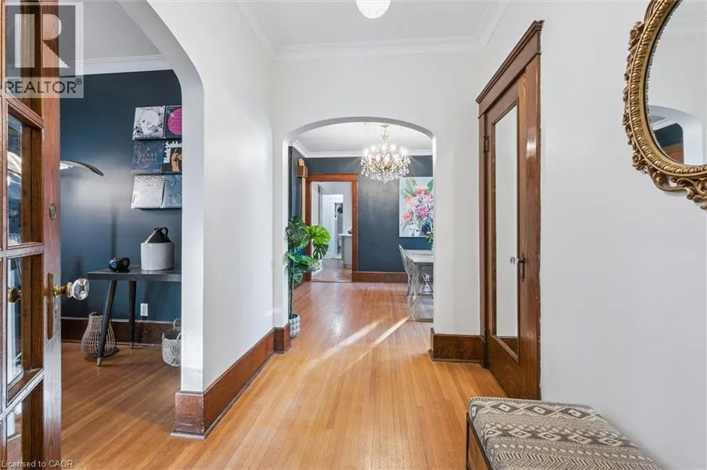 76 AHRENS Street W