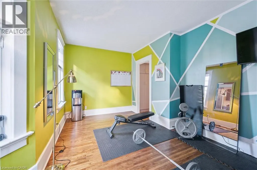 76 AHRENS Street W