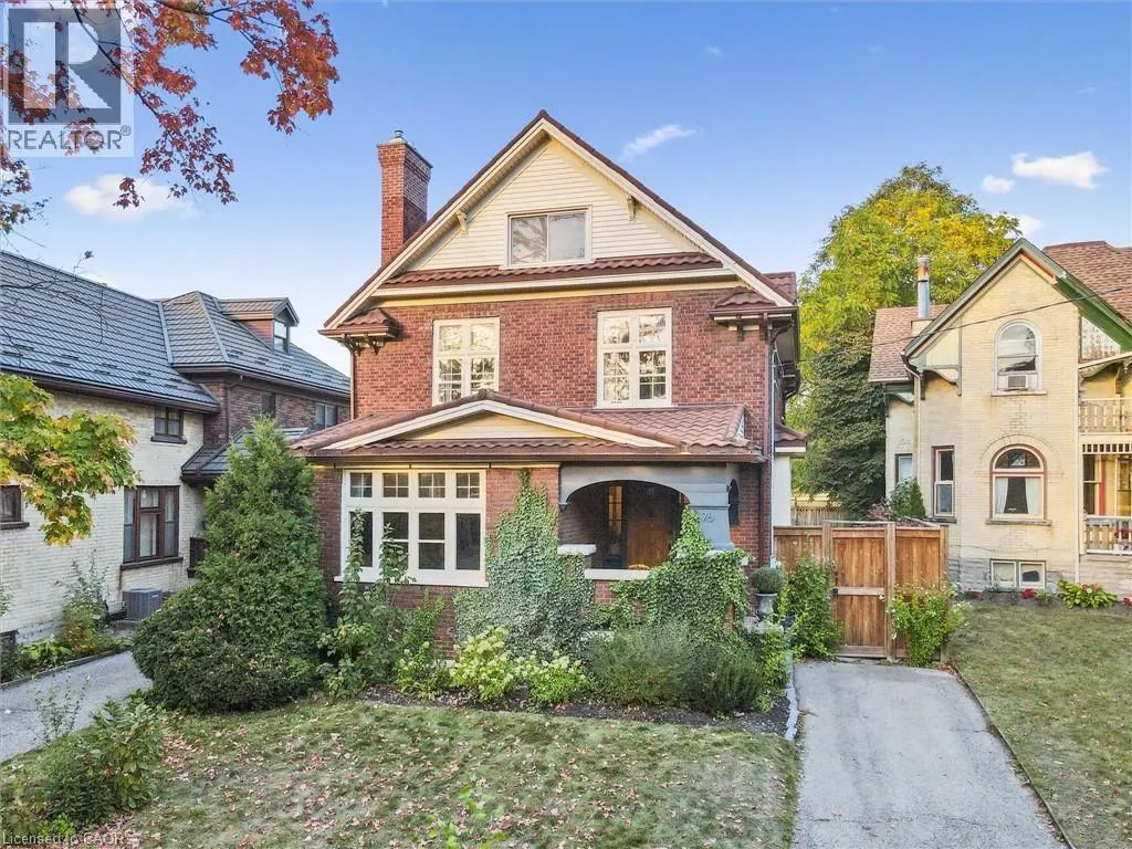 76 AHRENS Street W