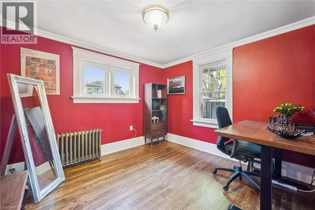 76 AHRENS Street W