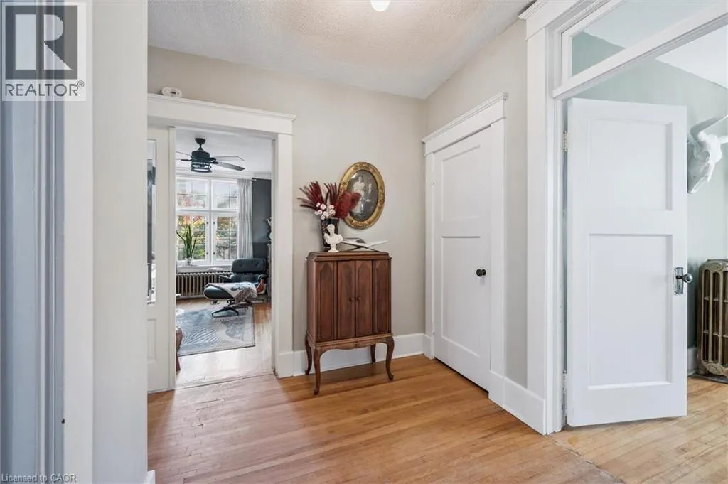 76 AHRENS Street W