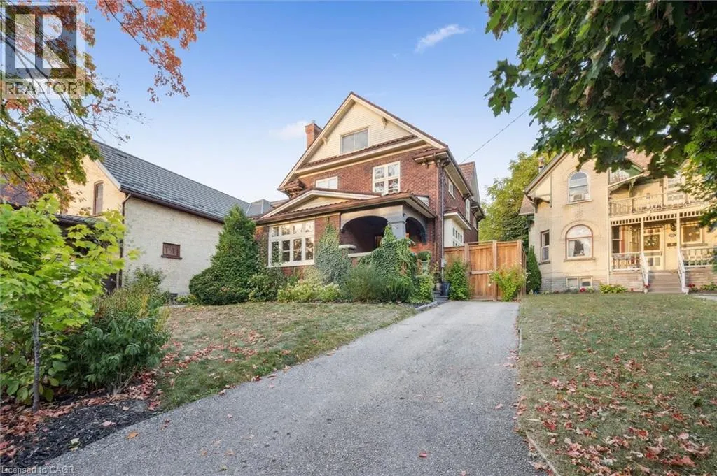 76 AHRENS Street W