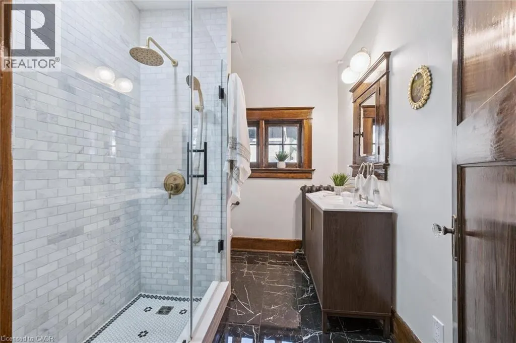 76 AHRENS Street W
