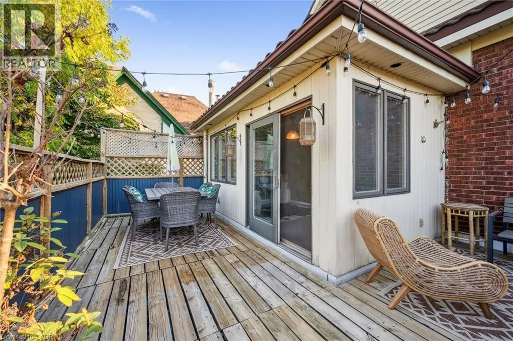 76 AHRENS Street W