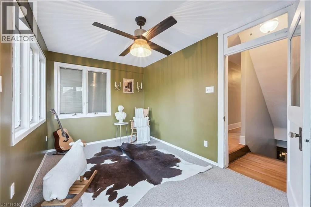76 AHRENS Street W
