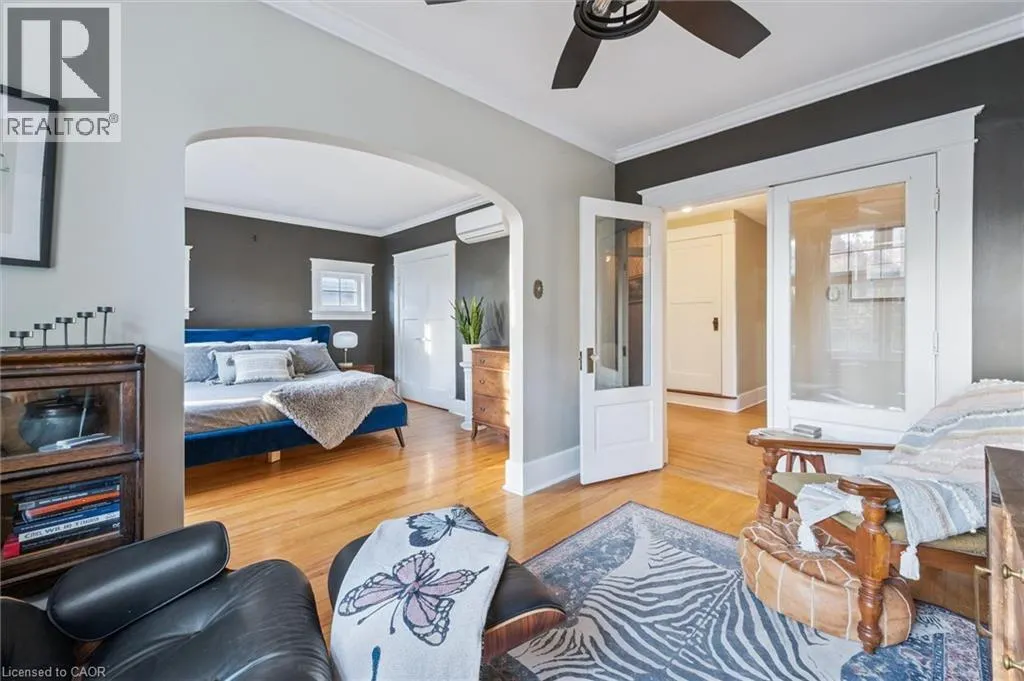 76 AHRENS Street W