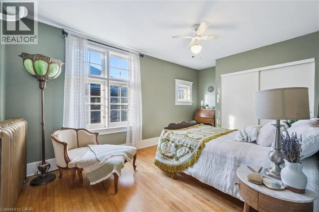 76 AHRENS Street W