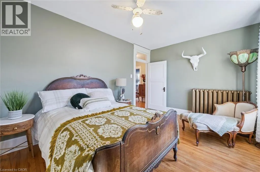 76 AHRENS Street W